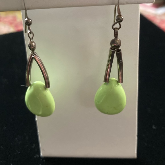 AppleGreen Gaspeite N&E set. 925 SSilver Tubes. Teardrop cut stones #11+2 stones - Picture 8 of 8